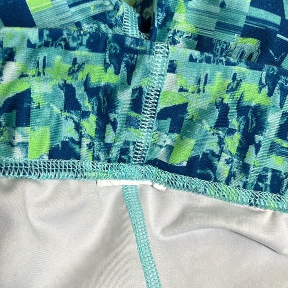 Under Armour Capri Length Athletic Leggings - Picture 7 of 8